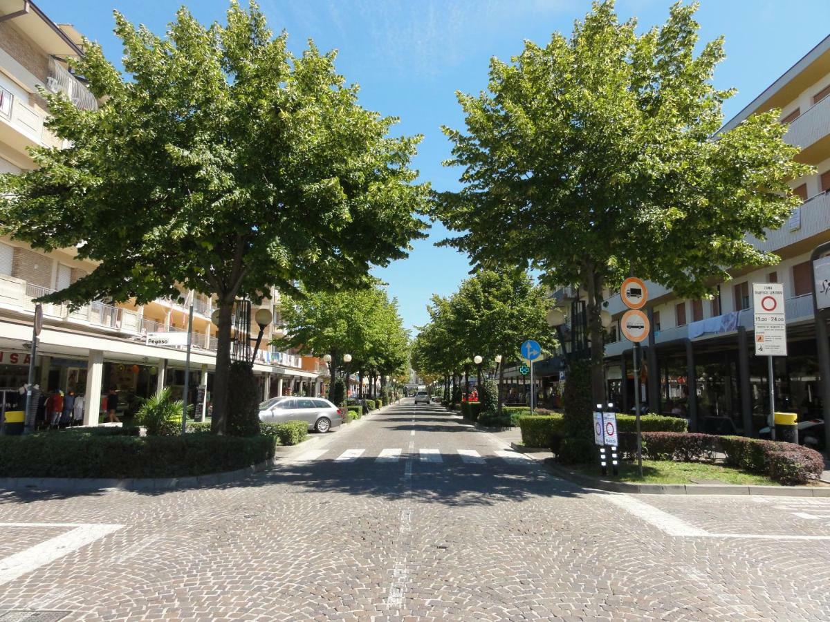 Giuliana - Appartamenti Bibione Bagian luar foto