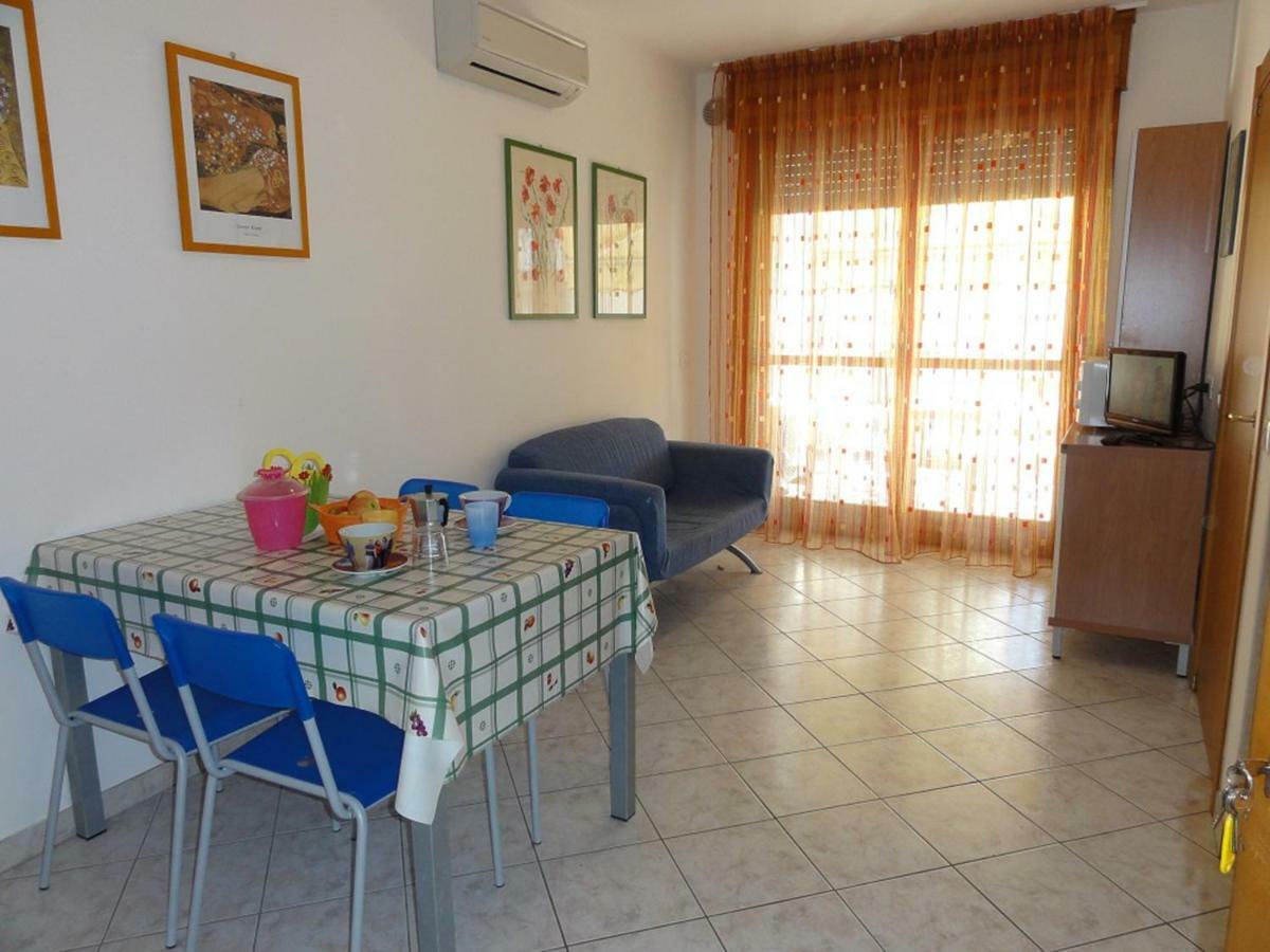 Giuliana - Appartamenti Bibione Ruang foto