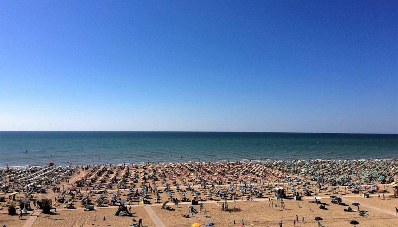 Giuliana - Appartamenti Bibione Bagian luar foto