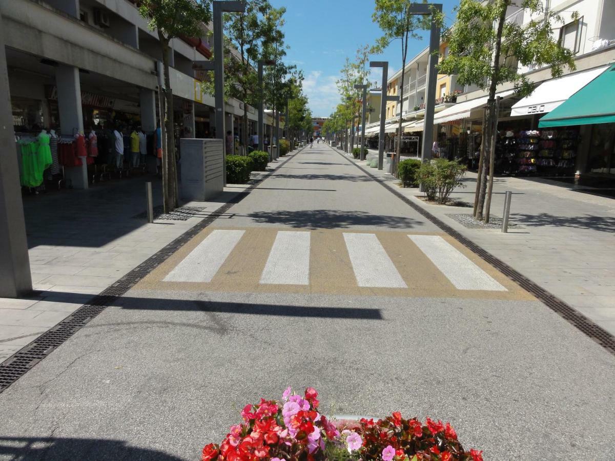 Giuliana - Appartamenti Bibione Bagian luar foto